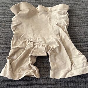 Skims Beige Shapewear Bodysuit. New without tags Med
